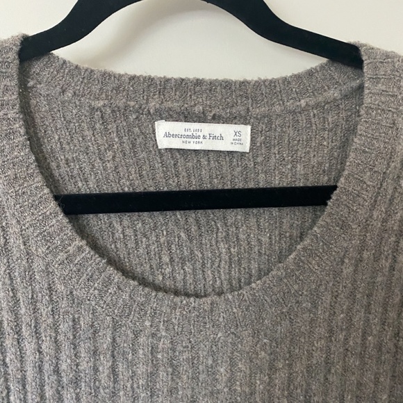ABERCROMBIE & FITCH WOMENS SWEATER - Picture 2 of 6